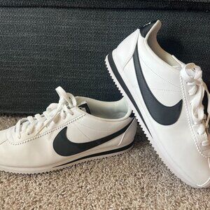 Nike Cortez Size 10 Womens White-Black